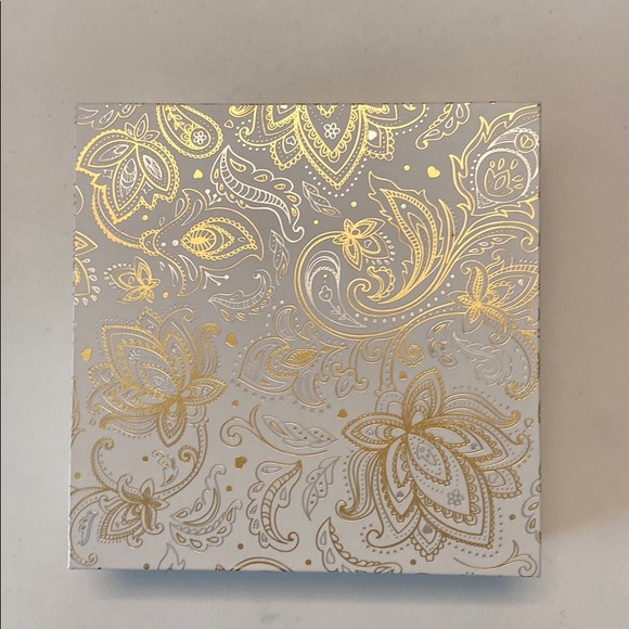 Brand new necklace and matching earrings - Picture 3 of 4